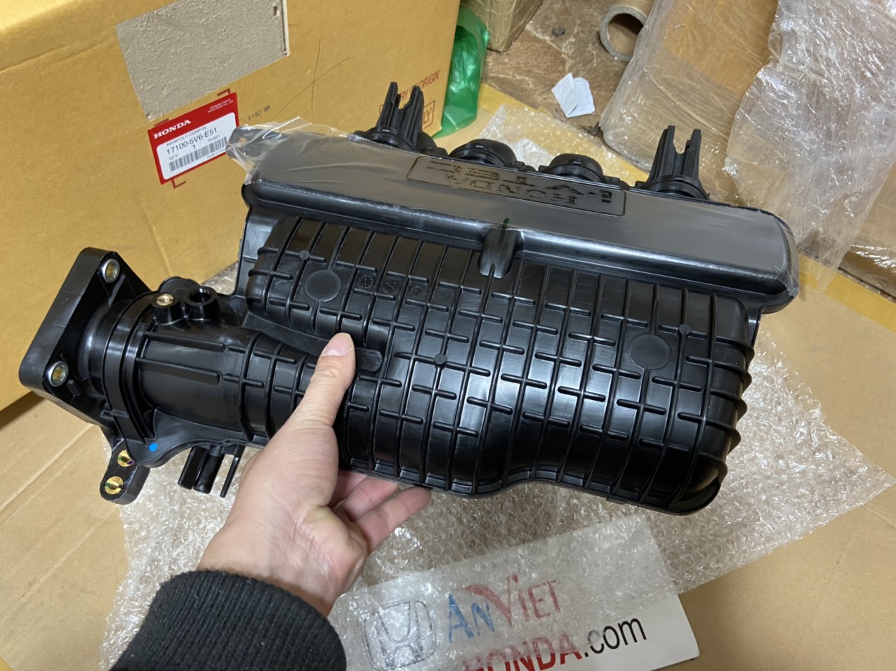 Cụm cổ hút gió vào động cơ xe Honda BRIO